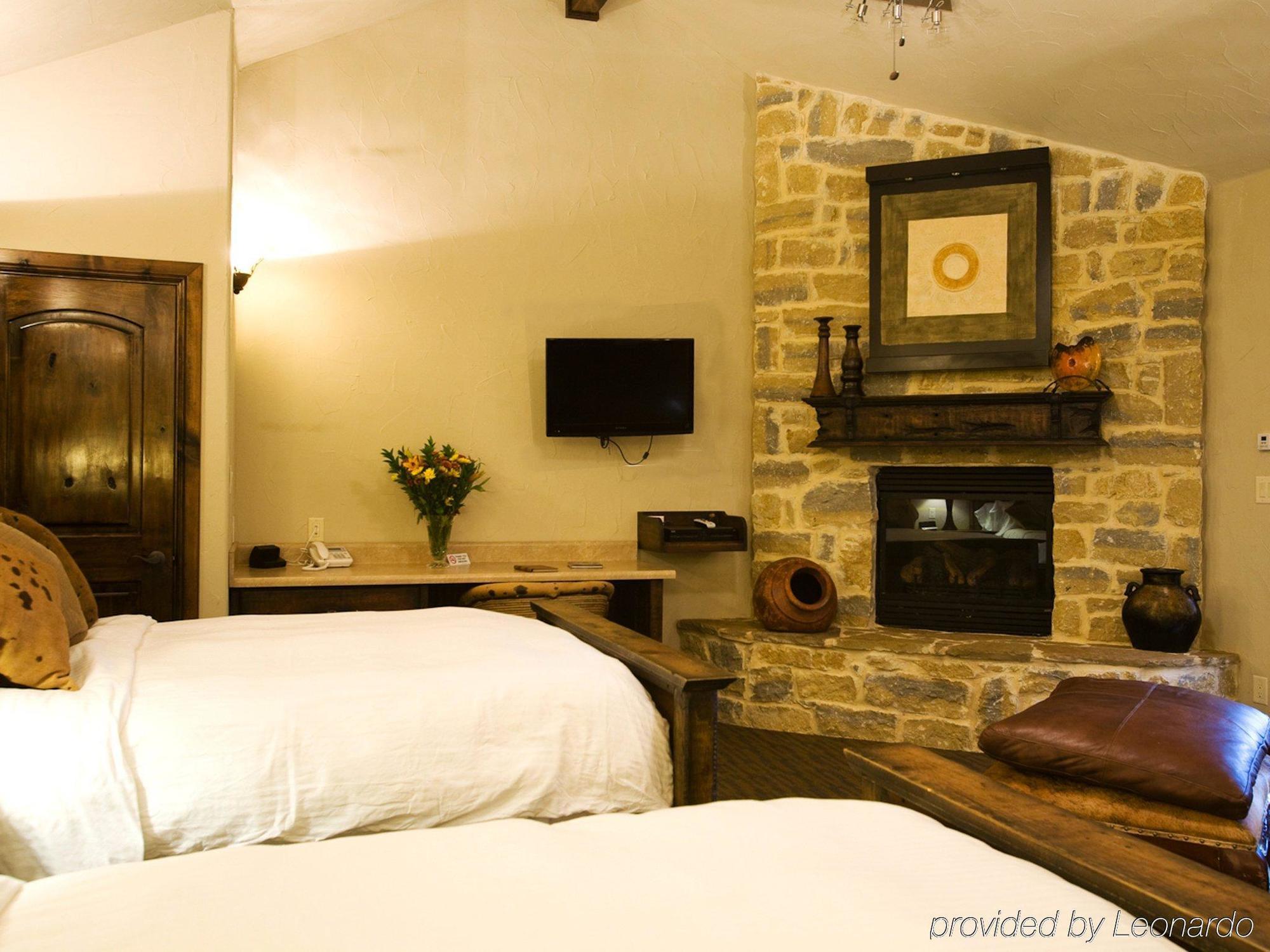 Rustic Creek Ranch Resort At North Jellystone Park Burleson Exterior photo