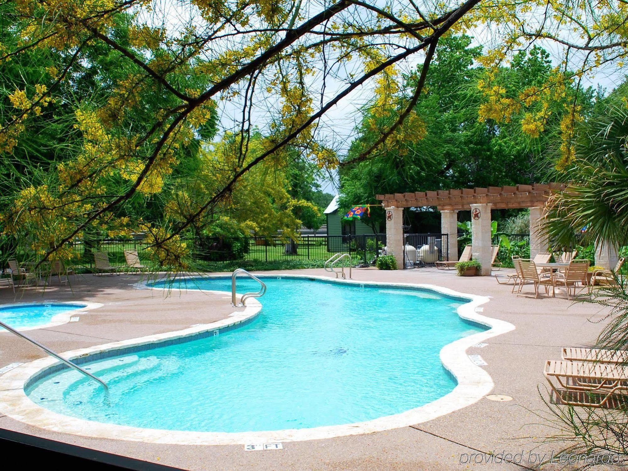Rustic Creek Ranch Resort At North Jellystone Park Burleson Exterior photo