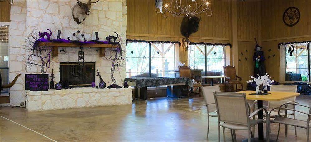 Rustic Creek Ranch Resort At North Jellystone Park Burleson Exterior photo